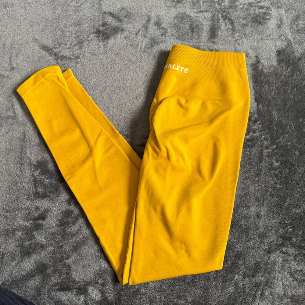 Alphalete GOLD OG amplify leggings!